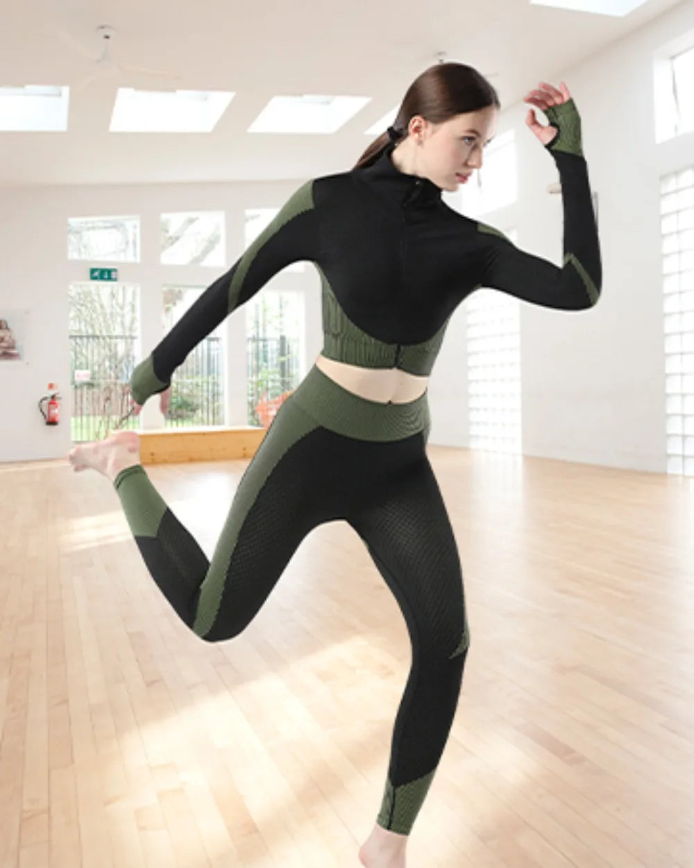 Women's 3PC Seamless Gym Clothing Workout Outfit with Jacket Bra & Leggings Set Three-piece Yoga Suit for Sports Fitness